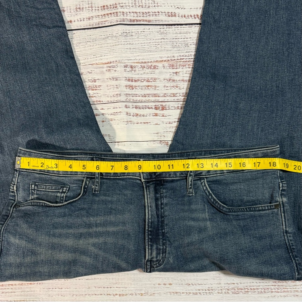 Women’s Calvin Klein Slim Boyfriend Jeans - Picture 3 of 7